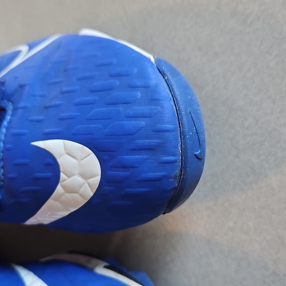 Blue Nike Softball Cleats - Picture 4 of 12